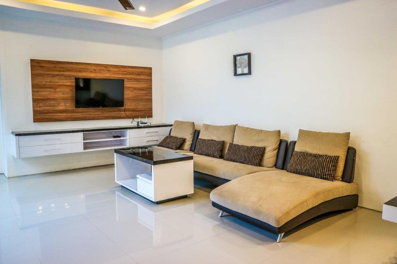 The Sidemen Villa Luaran gambar